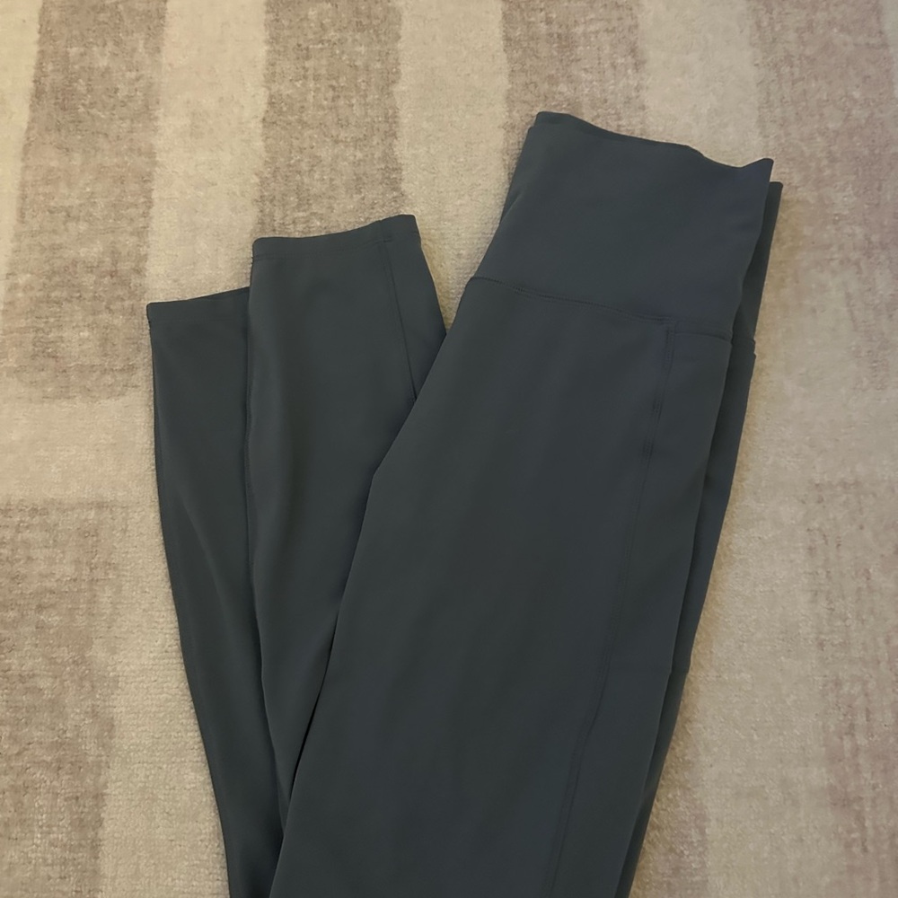 vuori blue leggings with pockets